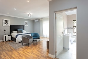 Egyptian cotton sheets, premium bedding, down comforters, pillowtop beds - Adinkra Boutique Hotel (Randburg)