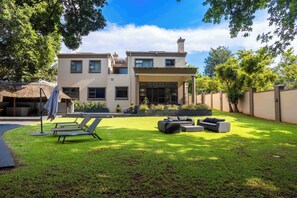 Outdoor pool - Adinkra Boutique Hotel (Randburg)