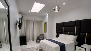 Premium Room, 1 Queen Bed, Balcony, Garden View | Egyptian cotton sheets, premium bedding, down duvets, pillow-top beds - Adinkra Boutique Hotel (Randburg)