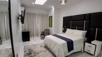 Premium Room, 1 Queen Bed, Balcony, Garden View | Egyptian cotton sheets, premium bedding, down comforters, pillowtop beds