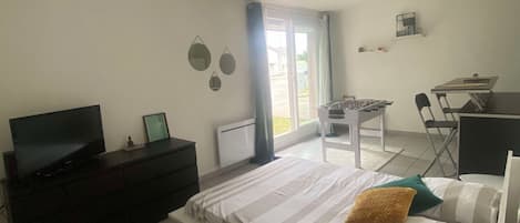 WiFi, bed sheets