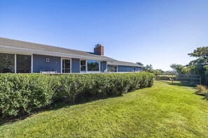 Exterior - Delightful 4-bedroom house with VIEW in Montauk! LOCATION, LOCATION, LOCATION!!! (Montauk)