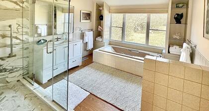 Delightful 4-bedroom house with VIEW in Montauk! LOCATION, LOCATION, LOCATION!!!