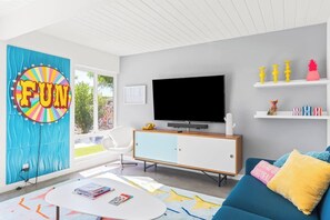 Fernseher, Kamin, Arbeitsbereiche