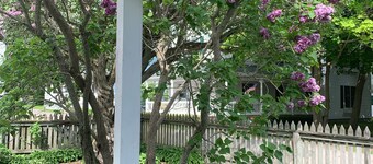 Charming 2-bedroom cottage in lovely Mackinac Island with WiFi