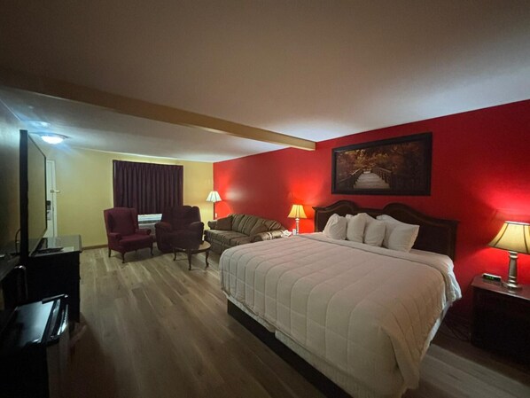 Desk, laptop workspace, iron/ironing board, free WiFi - Economy Inn & Suites (Harrisburg)