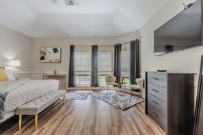 4 室のベッドルーム、アイロン / アイロン台、WiFi、ベッドシーツ