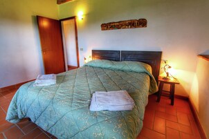 2 habitaciones, muebles diferentes y ropa de cama 