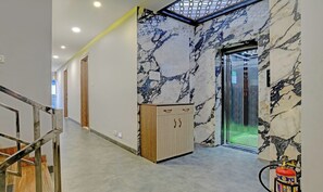 Lobby sitting area - Hotel Shiv Chhaya (Indore)