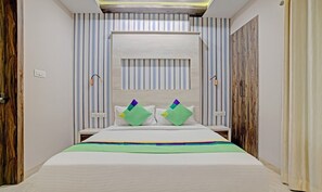 Deluxe Room | Bed sheets - Hotel Shiv Chhaya (Indore)