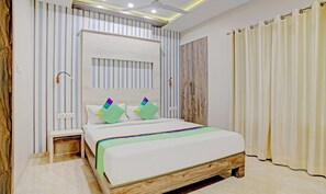 Deluxe Room | Bed sheets - Hotel Shiv Chhaya (Indore)