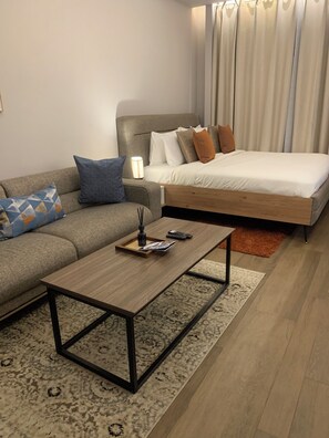 Suite Studio Luxe, vue cour intérieure | Fer et planche à repasser, Wi-Fi gratuit