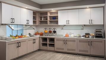 Daily buffet breakfast (CAD 11 per person)