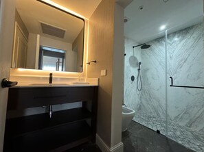 Chalet | Baño | Amenidades de baño gratuitas, secadora de cabello, toallas, jabón 