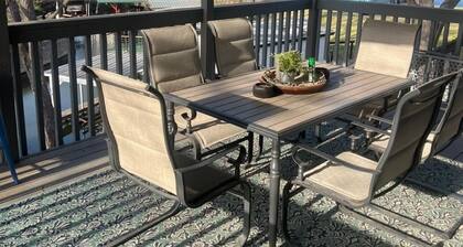 Lake house on Lake LBJ Cove w/Sundeck, Patios and Lake Living – Dog Friendly!