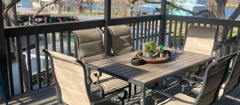 Lake house on Lake LBJ Cove w/Sundeck, Patios and Lake Living â Dog Friendly!