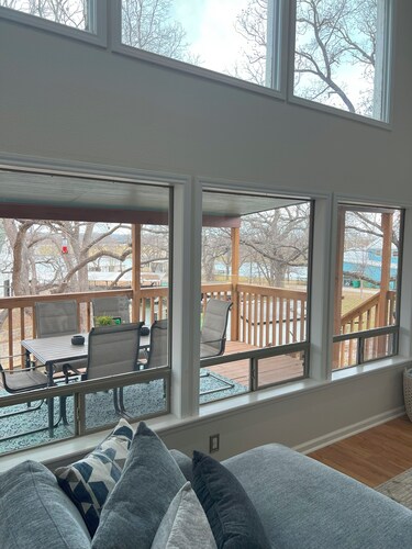 Lake house on Lake LBJ Cove w/Sundeck, Patios and Lake Living – Dog Friendly!