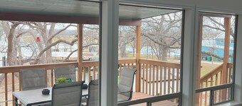 Lake house on Lake LBJ Cove w/Sundeck, Patios and Lake Living – Dog Friendly!