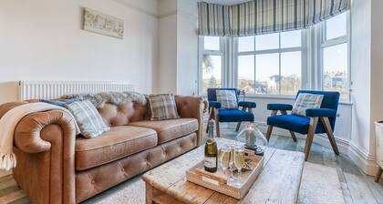 Bryn Teg - sleeps 10 guests in 5 bedrooms
