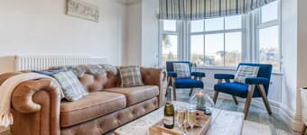 Bryn Teg - sleeps 10 guests in 5 bedrooms