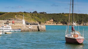 Marina - Bryn Teg - sleeps 10 guests in 5 bedrooms (Cemaes Bay)