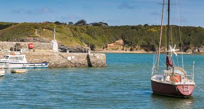 Bryn Teg - sleeps 10 guests in 5 bedrooms