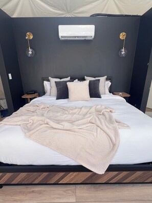 1 bedroom, WiFi, bed sheets - Ravines Edge Geo Glamping (Parkland County)