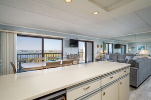 TV - Bay views are waiting for you at Bay Princess 311 (Ocean City)