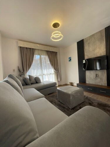 Cozy 2-bedroom building in amazing Cairo Governorate with WiFi, AC