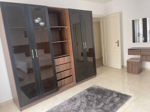 2 dormitorios, tabla de planchar con plancha, wifi y ropa de cama