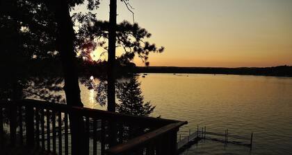 Escape to a cozy cottage on Ausable Lake, in Lupton, Michigan!