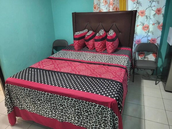 1 غرفة نوم ومكواة/لوح كي وواي فاي