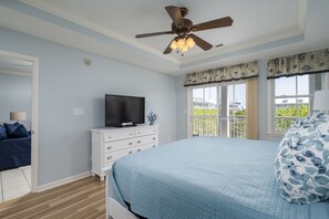 4 bedrooms, iron/ironing board, free WiFi, bed sheets - Stunning! FREE Linens/Towels, Indoor & Outdoor Pools, Kiddie Pool, Beach Chairs (Ocean City)