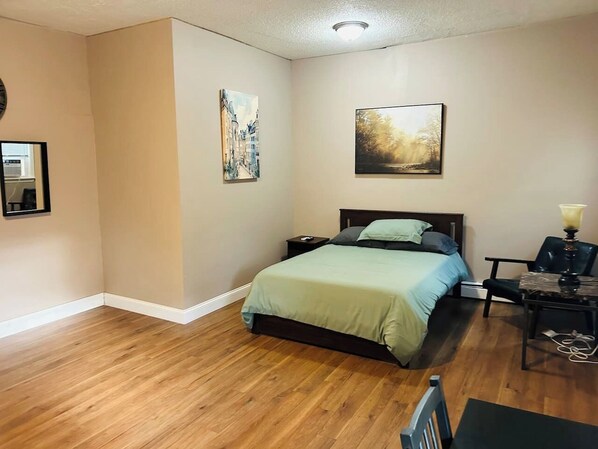 1 室のベッドルーム、WiFi