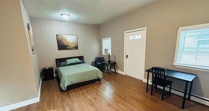 Large room with private bathroom near Whole Foods
