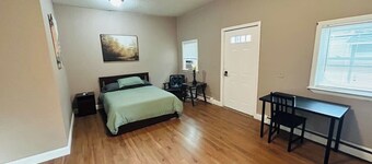 Large room with private bathroom near Whole Foods