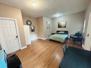 1 室のベッドルーム、WiFi