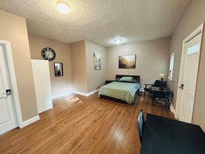 1 室のベッドルーム、WiFi