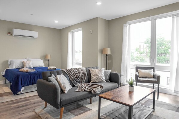 Living area - #36 - Modern & Secured Studio in Chelsea for Long-term stays (Chelsea)