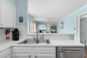 Fridge, oven, dishwasher, ice maker - Surf St - 2 Block Walk to Beach 3bdr/2Bath with Pet Friendly Fenced Yard (North Myrtle Beach)