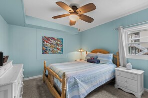 3 chambres, fer et planche à repasser, Wi-Fi, draps fournis