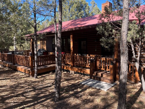 Private 3-bedroom Cabin in charming Show Low within Torreon