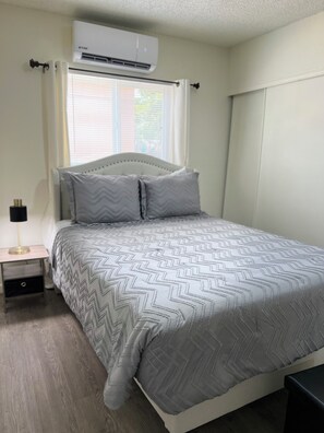 2 chambres, fer et planche à repasser, Wi-Fi, draps fournis