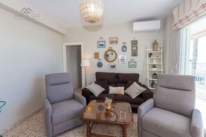 Smart TV, books - SZIMPLE MAGNIFIC SEAVIEWS (La Herradura)