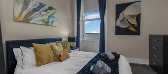Cosy Edinburgh apartment with, free parking, bus stop & 10 mins to centre.