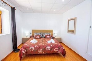 4 bedrooms, WiFi, bed sheets