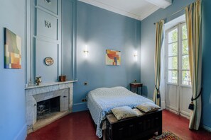 6 bedrooms, iron/ironing board, travel cot, free WiFi - Paradise in Provence: Chateau du Jonquier (Mazan)