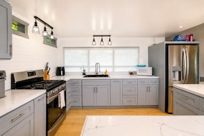 Coffee/tea maker, fridge, microwave, oven