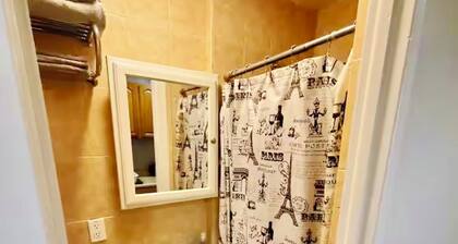 NEW LISTING Cozy 1-bedroom apartment in welcoming New York with WiFi, AC,heating