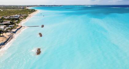 Seashell Breeze Villa - Spacious 5-Bedroom Home with Pool, Steps from the Beach